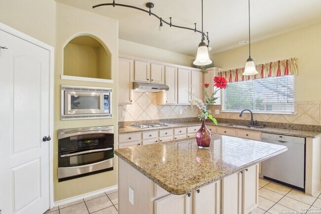 Building Photo - 606 Mesa Ln
