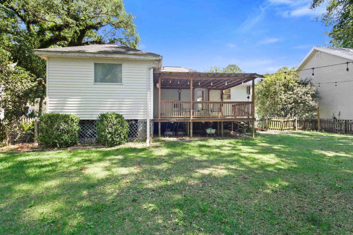 Building Photo - 102 Woods Dr