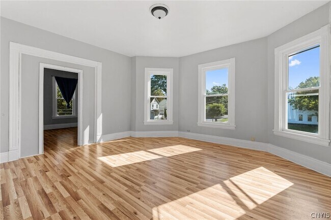 Building Photo - 319 Merriman Ave
