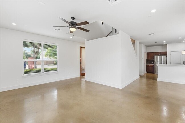 Building Photo - 4124 Valley View Rd