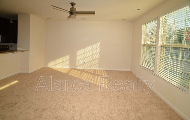 Building Photo - 1737 Evergreen Dr