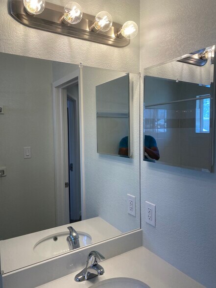 Building Photo - 12960 E 13th Pl