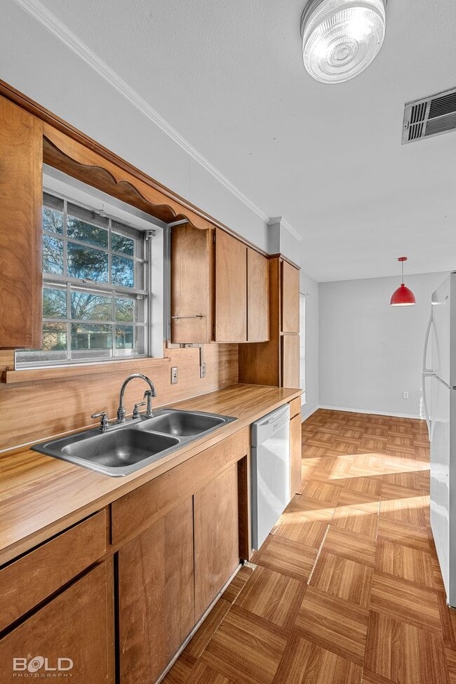 Building Photo - Charming 3-bedroom, 2-bath home in vibrant Bossier City, LA!