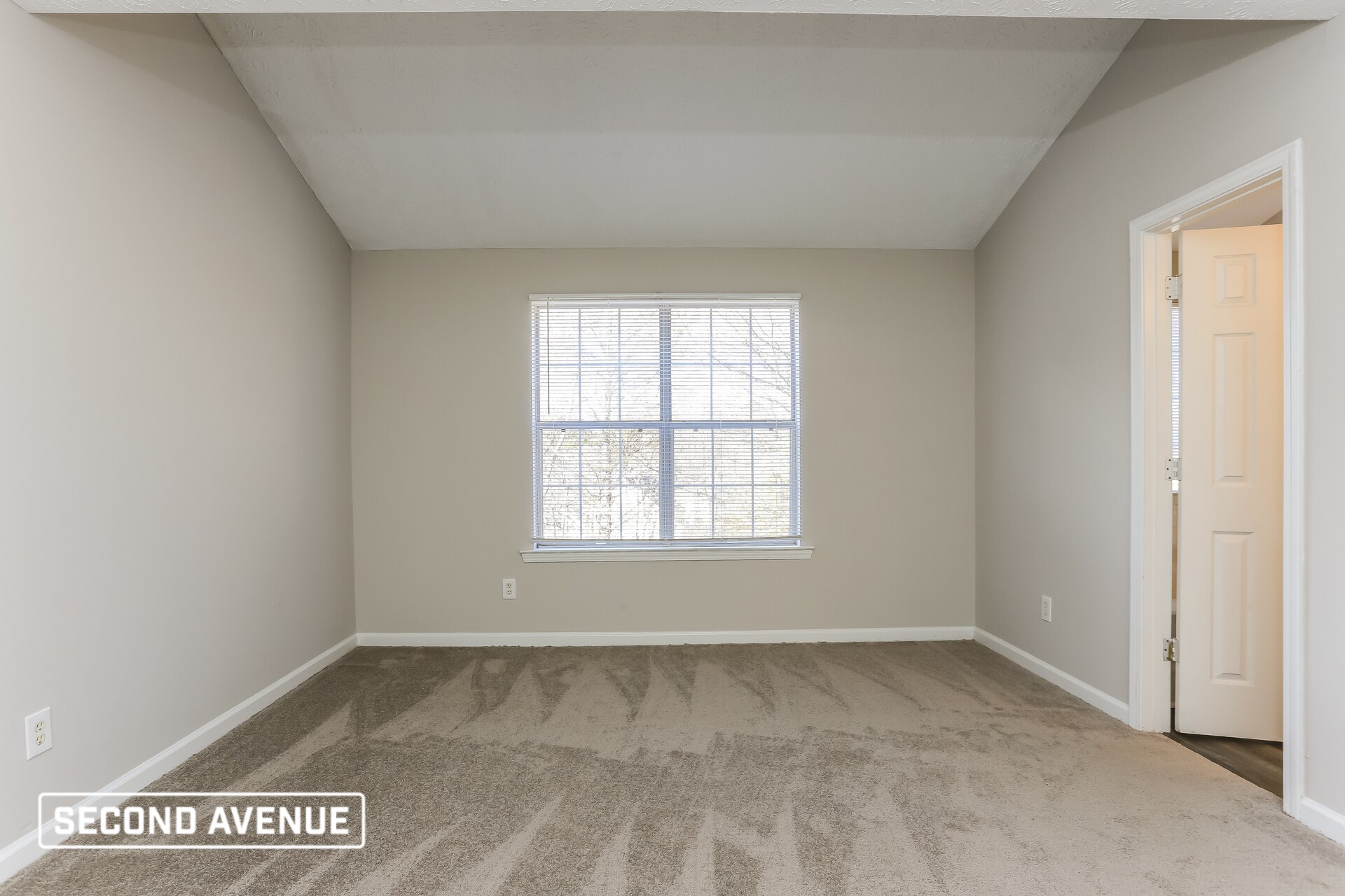 Building Photo - 1600 Beech Grove Dr