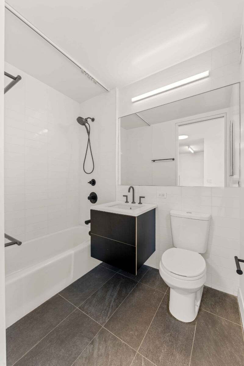 Building Photo - 250 E Houston St