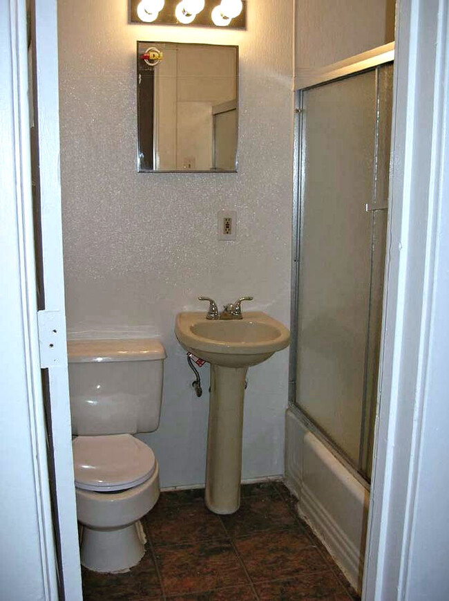 Bathroom - 118 N Michigan Ave