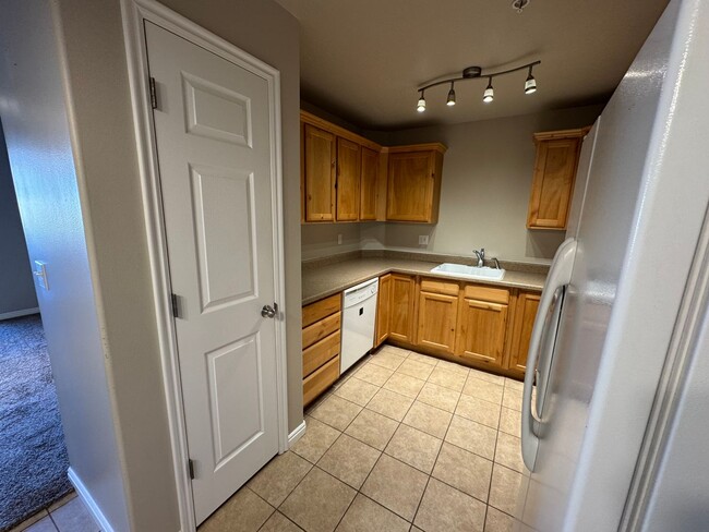 Building Photo - Ground level 3 bedroom 2 bath in Lehi!