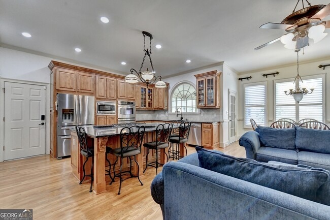 Building Photo - 8910 Pinehurst Cove