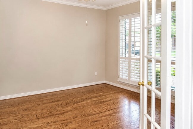 Building Photo - 16415 Burham Park Dr