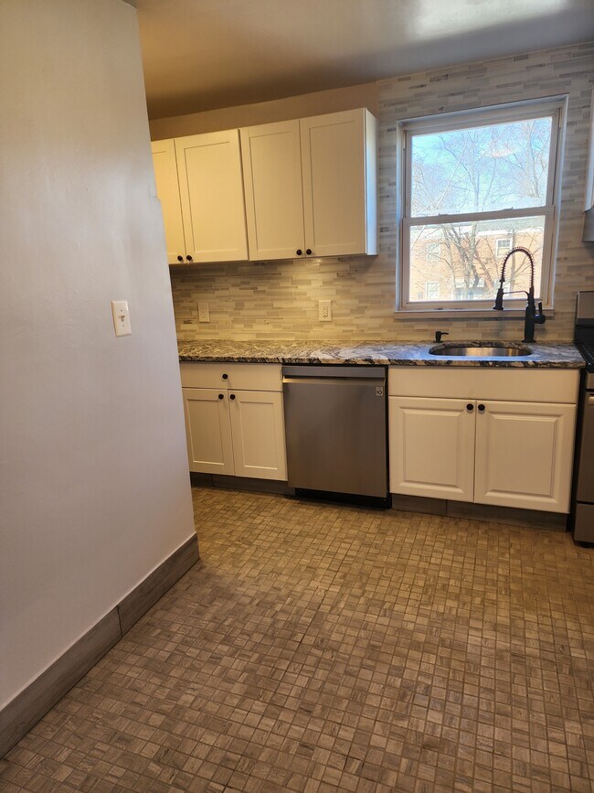 Kitchen - 9 Spruce Ave