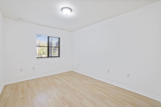 Building Photo - Cutler Bay Townhouse