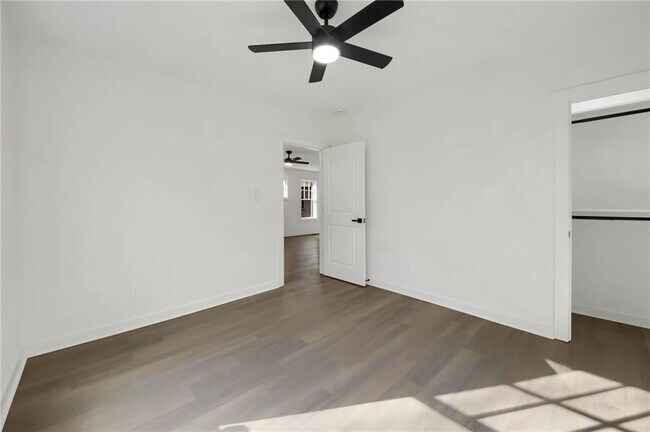 Building Photo - 1129 Larosa Terrace SW