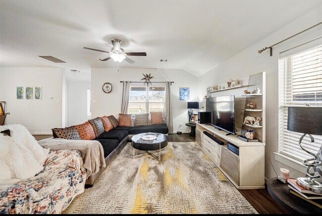 Building Photo - 15419 Royce Holly Dr