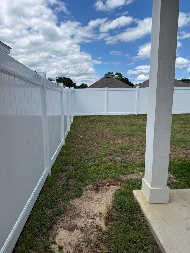 Building Photo - 210 Lyla Ln