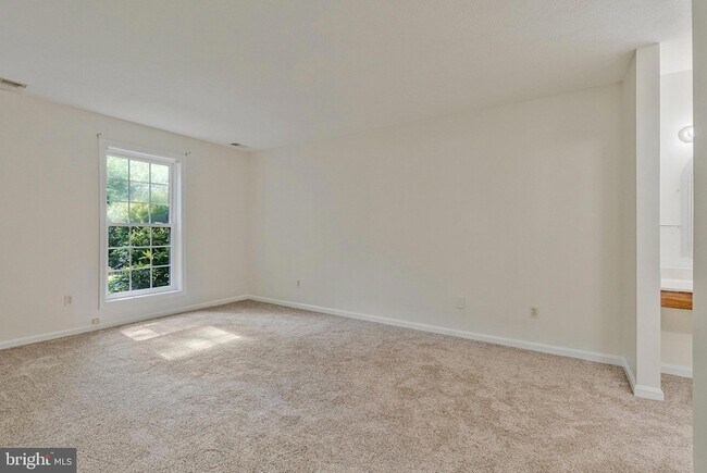 Building Photo - 10070 Oakton Terrace Rd