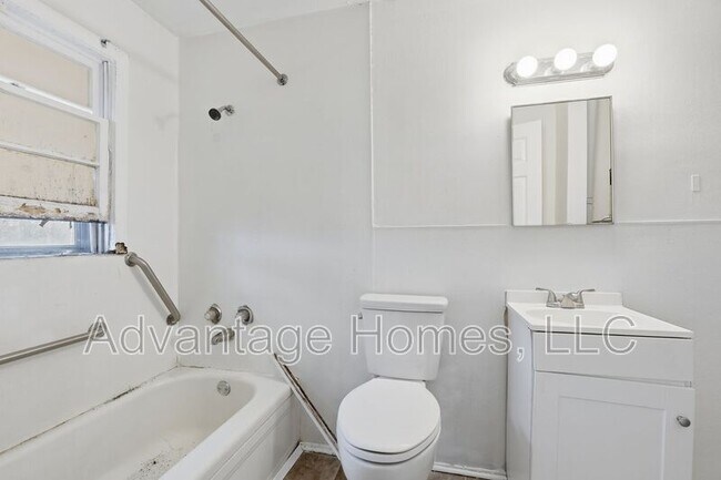 Building Photo - 1007 N Scott Ave