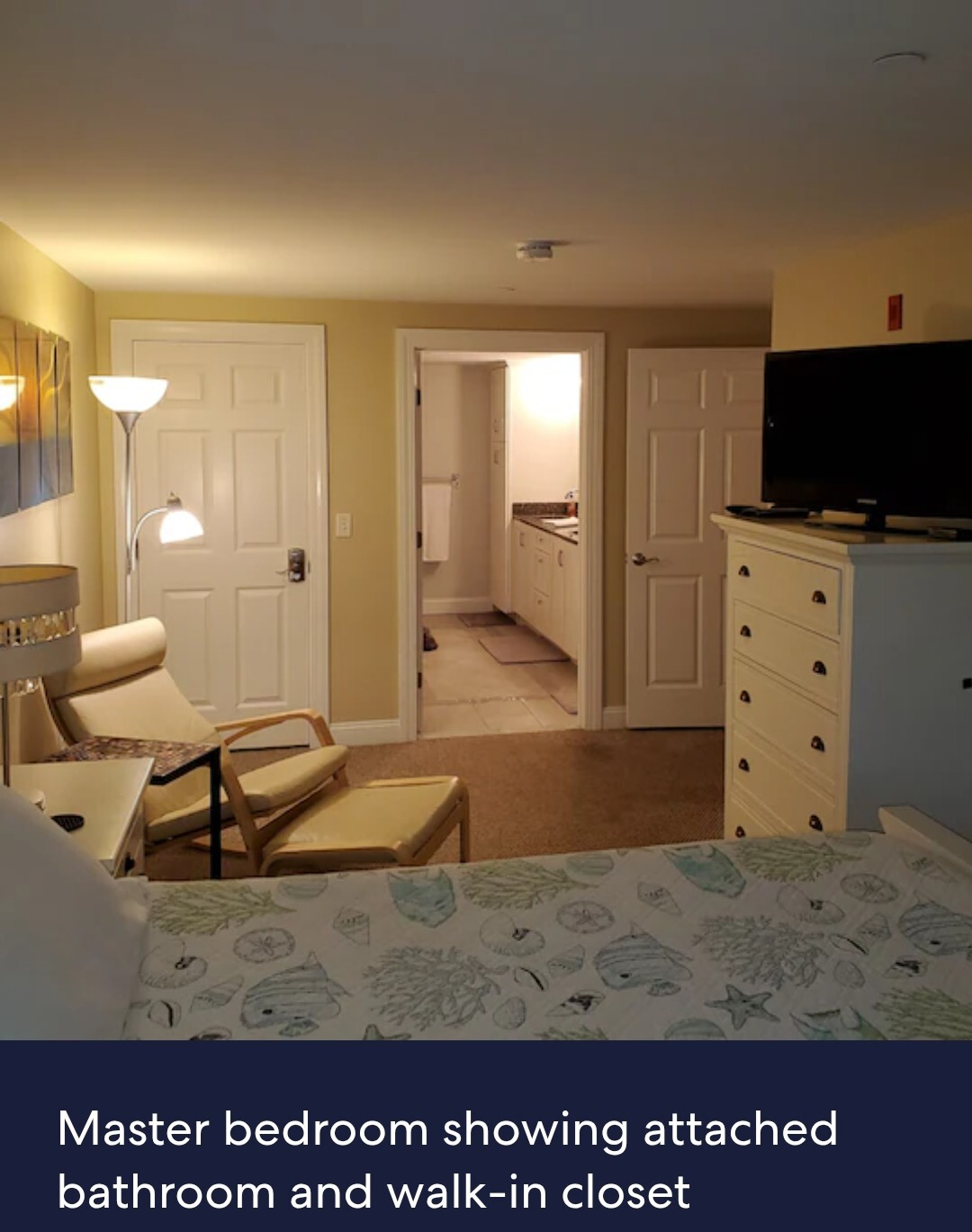 Master bedroom - 1 E Grand Ave