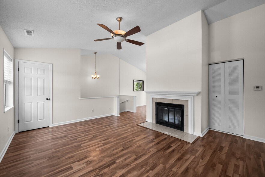 Building Photo - 1614 Thrush Ter