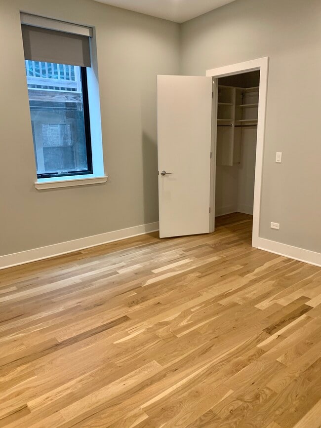 Building Photo - 4555 N Ravenswood Ave