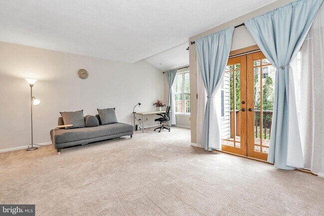 Building Photo - 465 Woodstock Ln