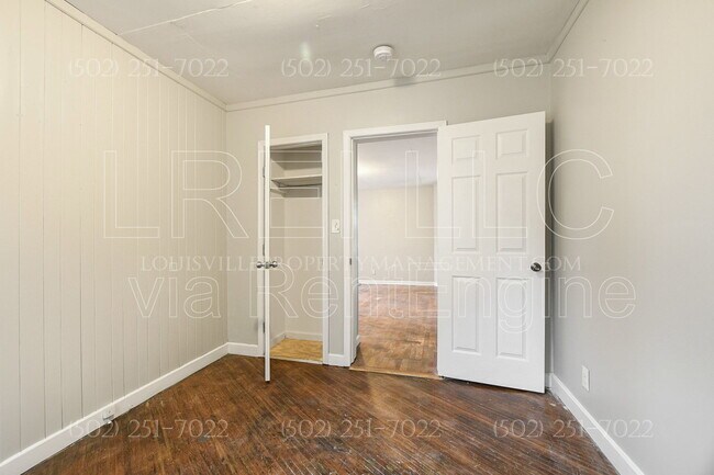 Building Photo - 1747 E Oak St