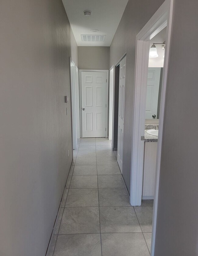 Building Photo - COMING SOON! Brand New 3BR 2BA Unit w/ Central A/C • Stainless Kitchen in Tucson