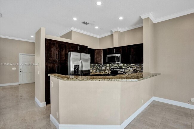 Building Photo - 1100 Chinaberry Dr