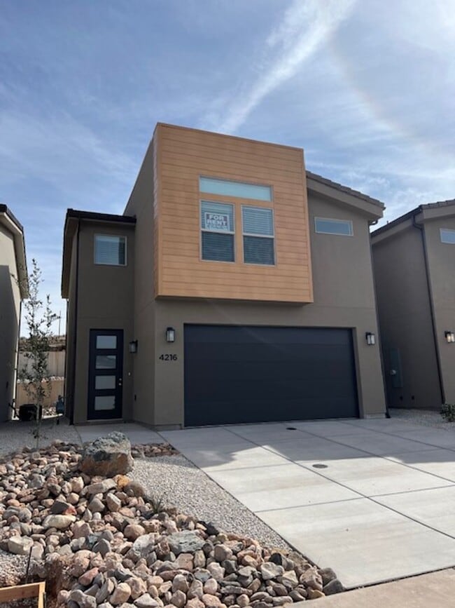 Primary Photo - SPACIOUS HOME FOR RENT!