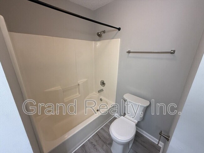 Building Photo - 3965 Deerwood Cir