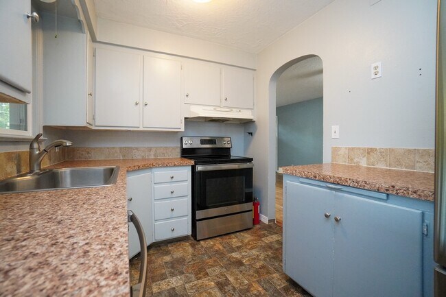 Building Photo - 1517 Chrisway Dr