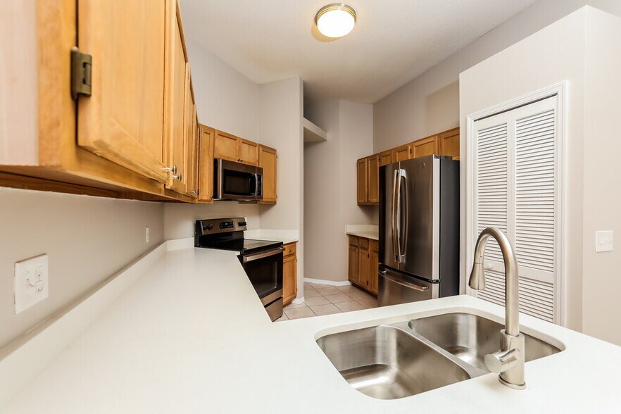 Building Photo - 2523 Dovetail Dr