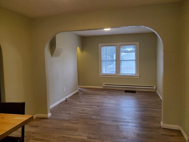 Building Photo - 619 20th St N