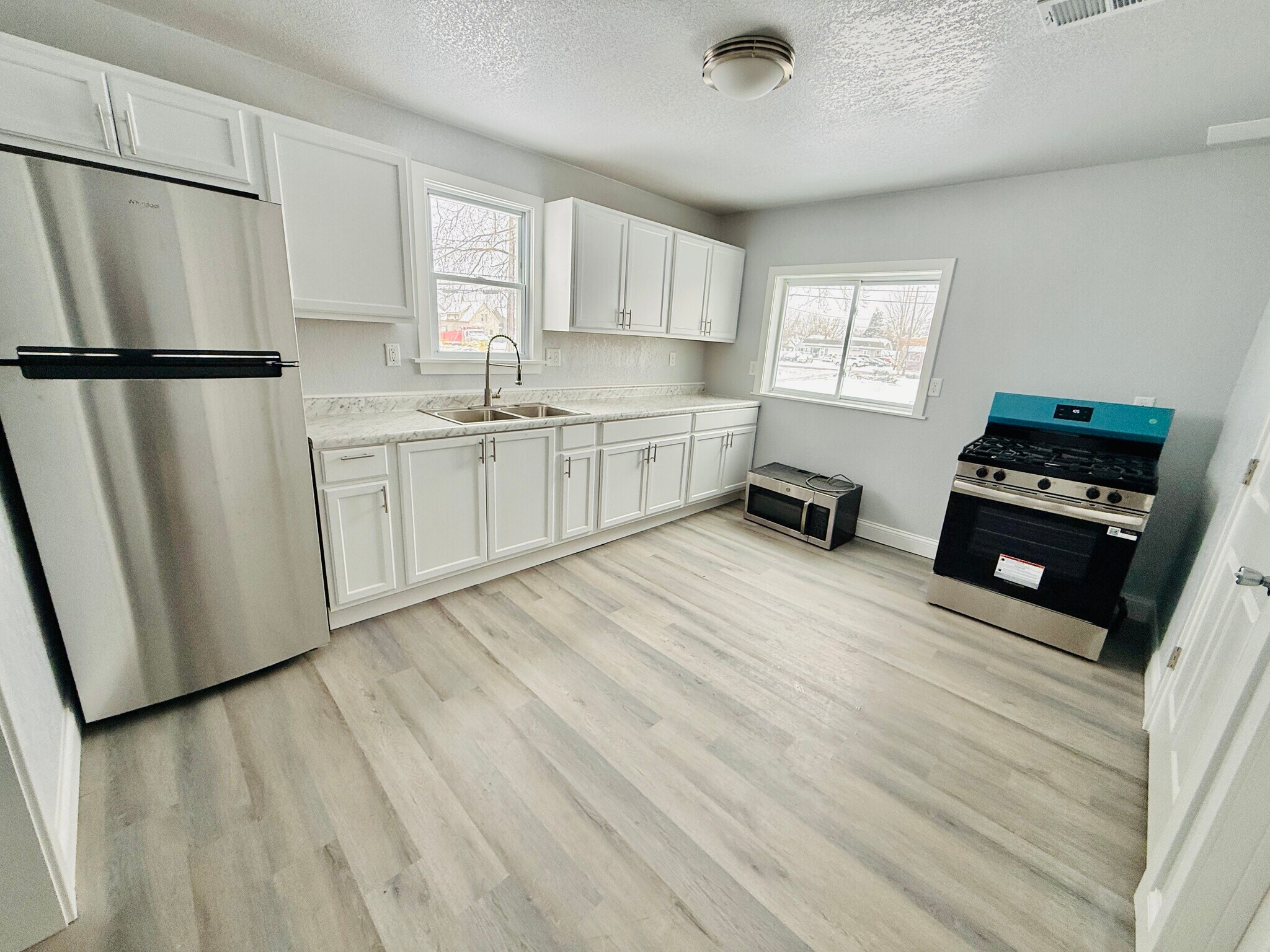 Building Photo - 1713 Maple St