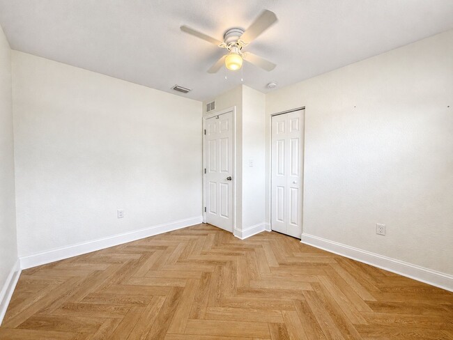 Building Photo - 4305 W Bay Ave
