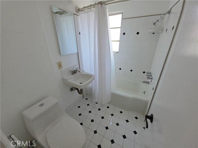 Building Photo - 575 Levering Ave