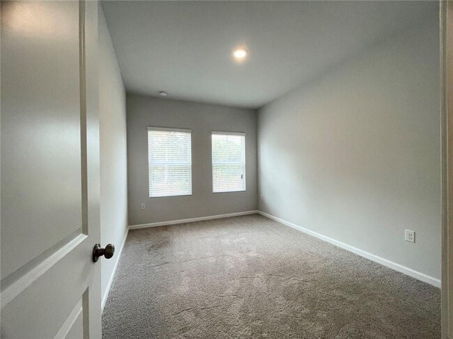 Building Photo - 305 Green Love Ln