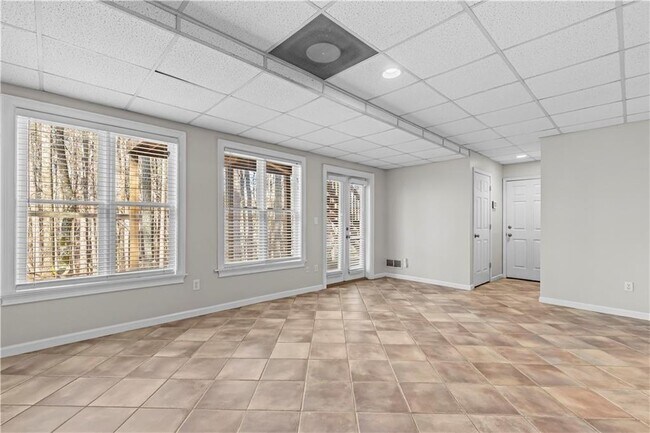 Building Photo - 3460 Goldenrod Dr