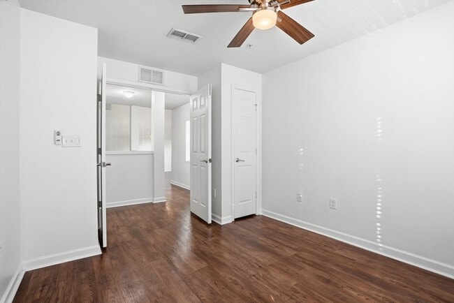 Building Photo - 6633 Jefferson Garden Ct