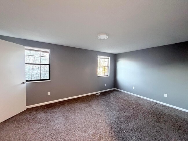 Building Photo - 955 Cross Country Dr