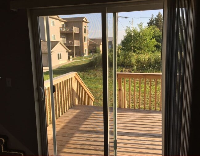 Building Photo - Spacious 3 bedroom, 3.5 bathroom Condo For Rent!