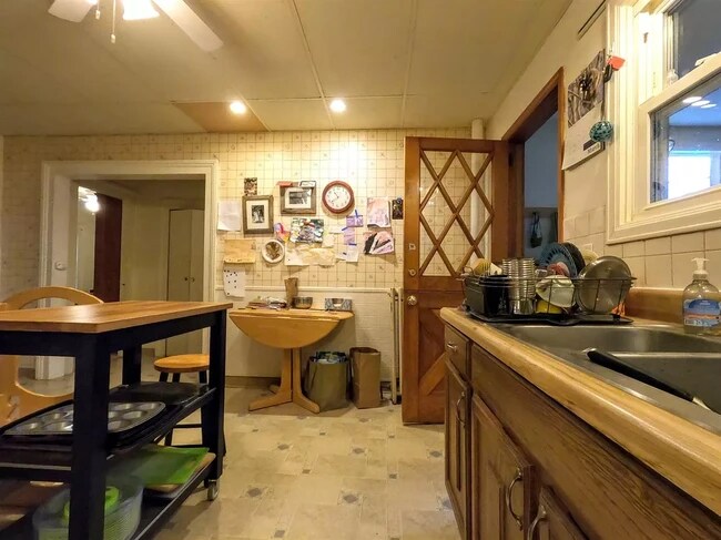 Building Photo - 201 Linn St