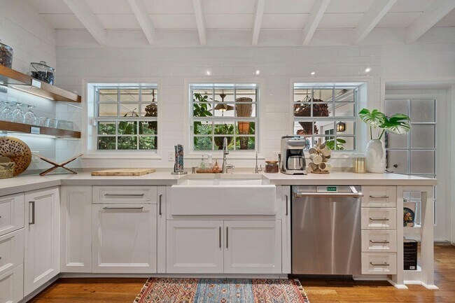 Building Photo - 302 NW 16th St