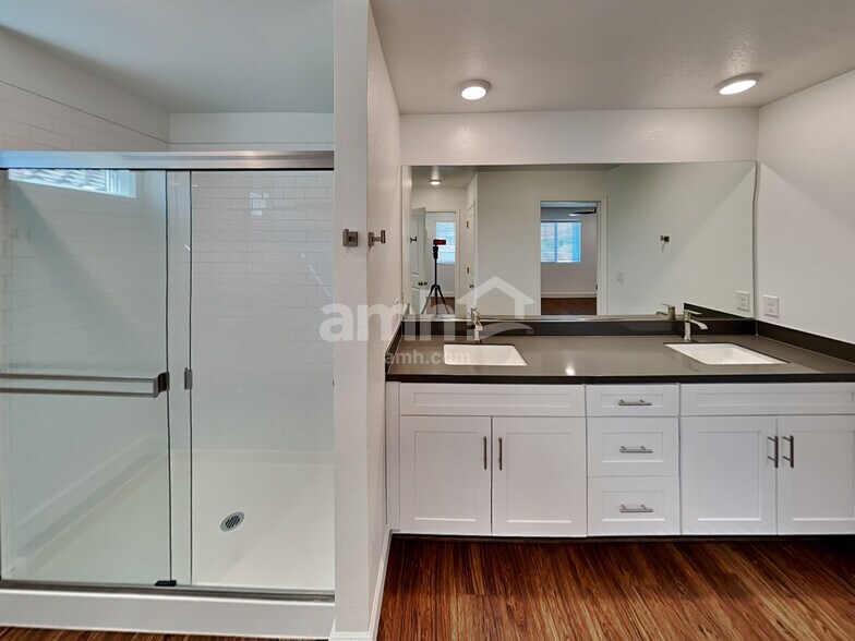 Building Photo - 10081 Roseum Ct