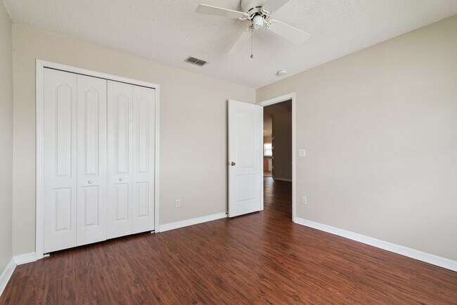 Building Photo - 13831 Guildhall Cir
