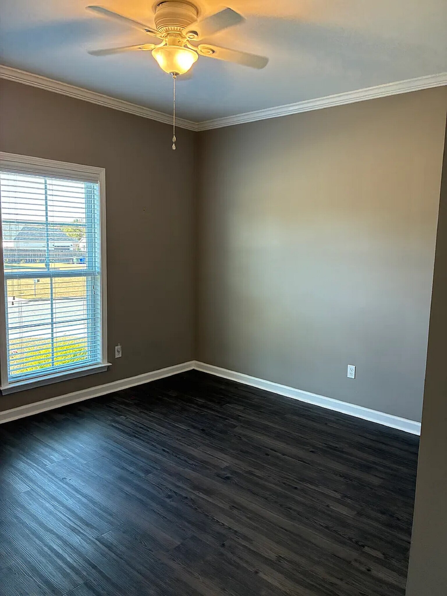 Building Photo - 305 Courtland Dr