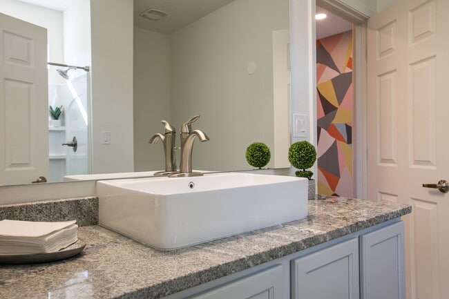 Building Photo - North Valley Townhome