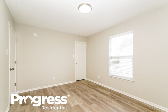 Building Photo - 5644 W Littleton Dr