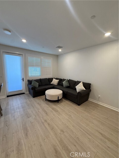 Building Photo - 964 N Divino Privado