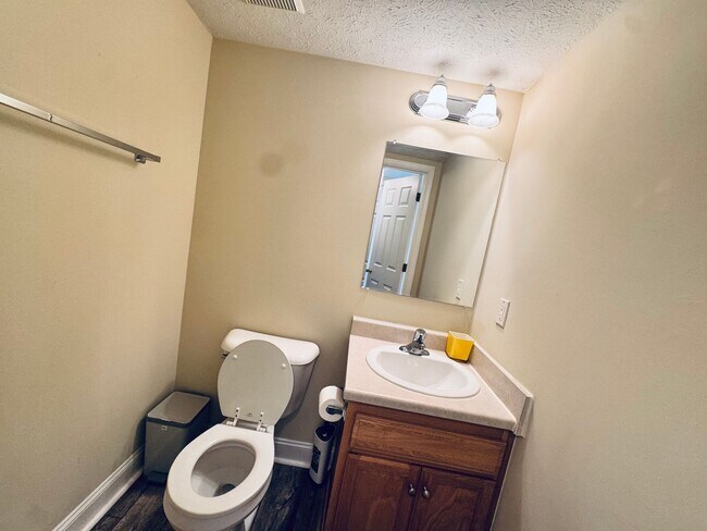 Building Photo - Sterling Park Townhome