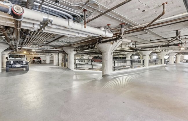 Building Photo - 320 E 21st St